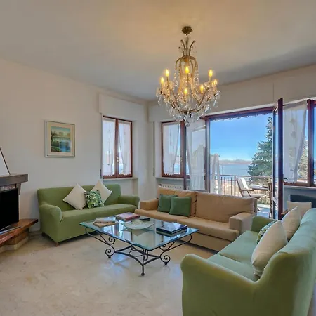 Blooming Villa Cos With Garden And Lake View *